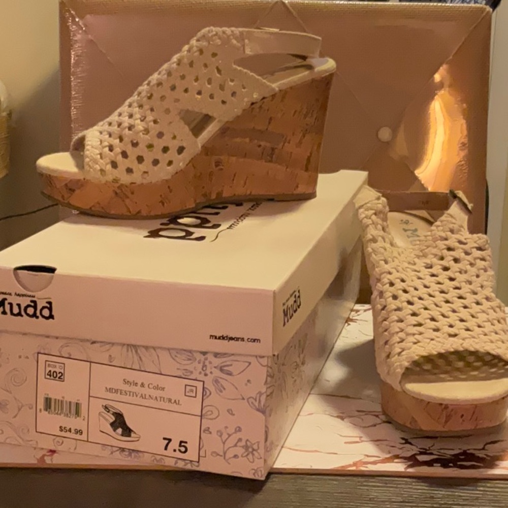 Mudd Women's Cream Wedge Sandals